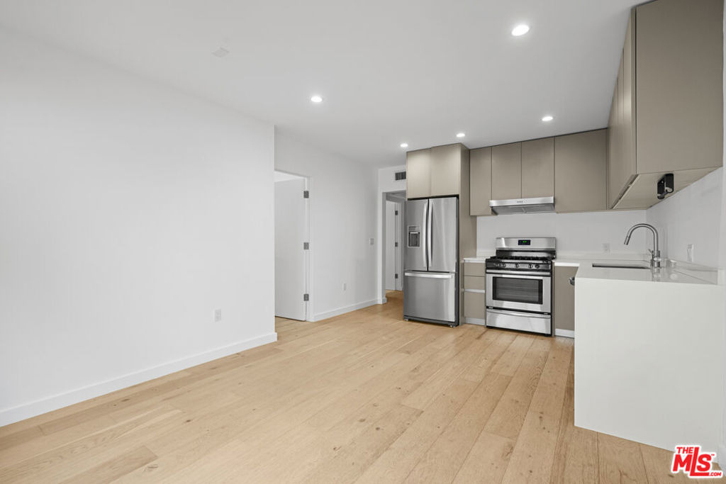 11785 Gateway Boulevard - Photo 2