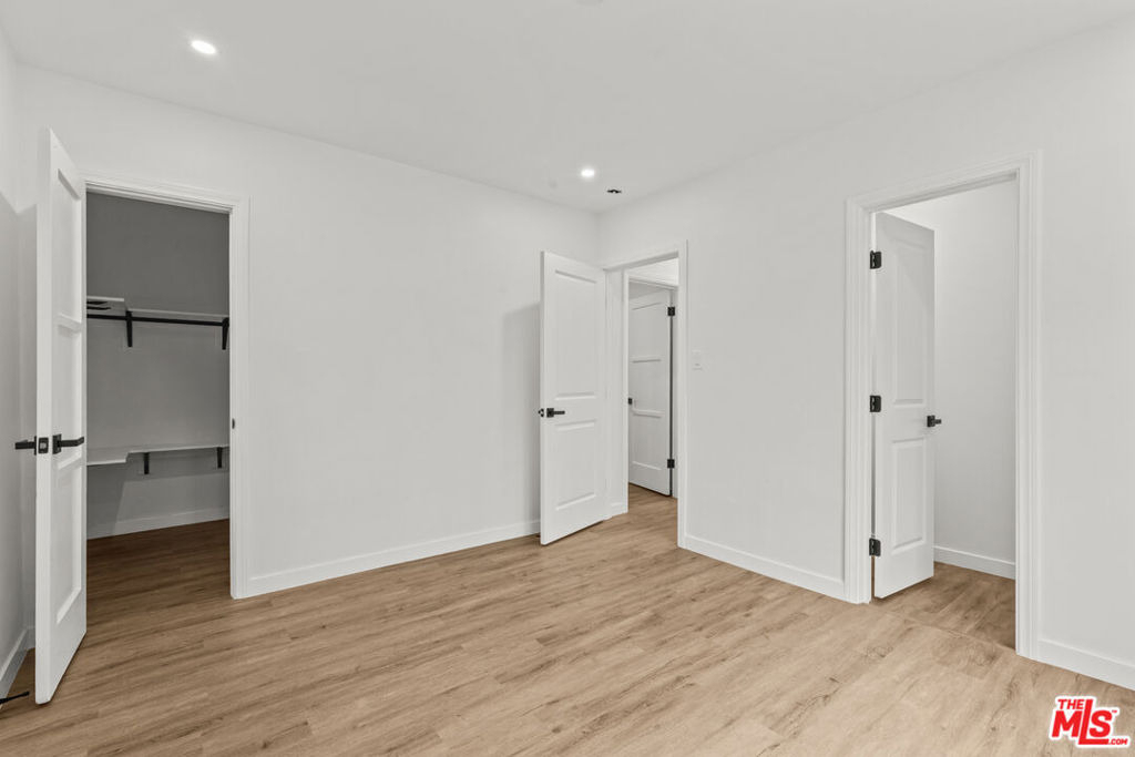 542 N Genesee Avenue - Photo 15