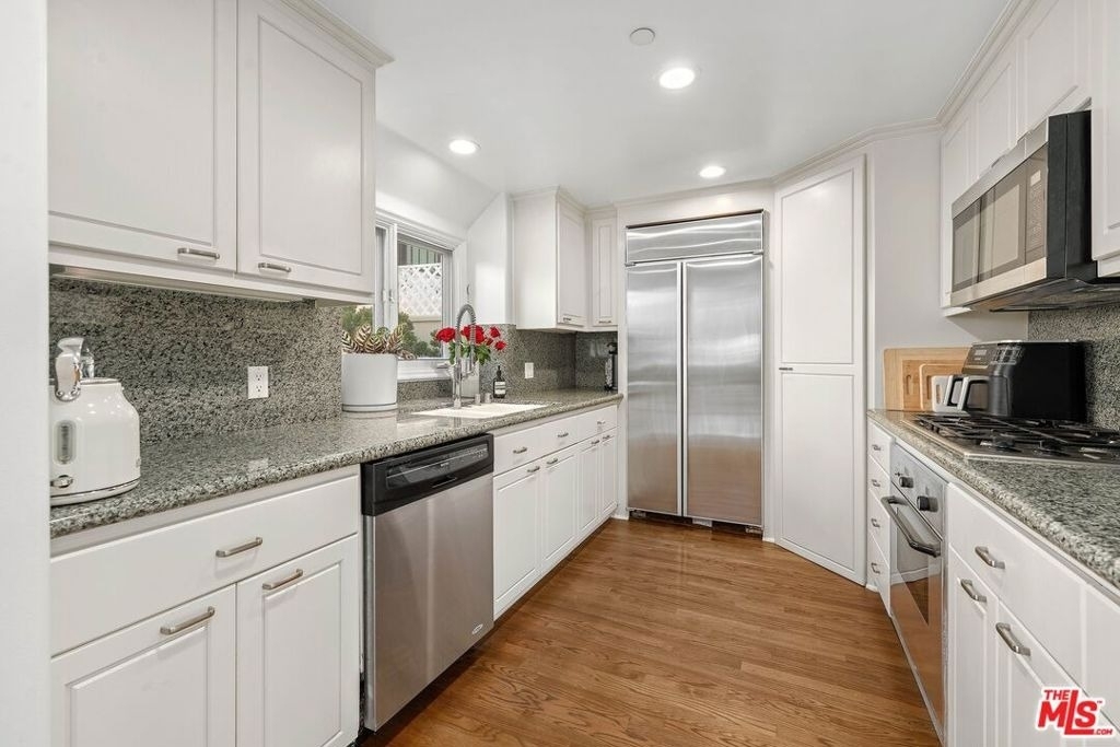 718 Lincoln Boulevard - Photo 11