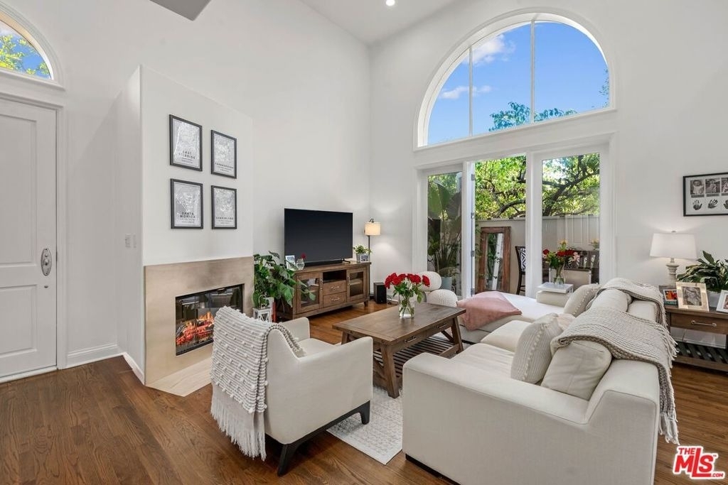 718 Lincoln Boulevard - Photo 2