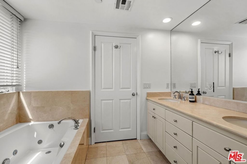 718 Lincoln Boulevard - Photo 25