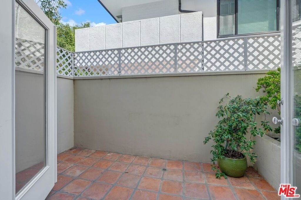 718 Lincoln Boulevard - Photo 9