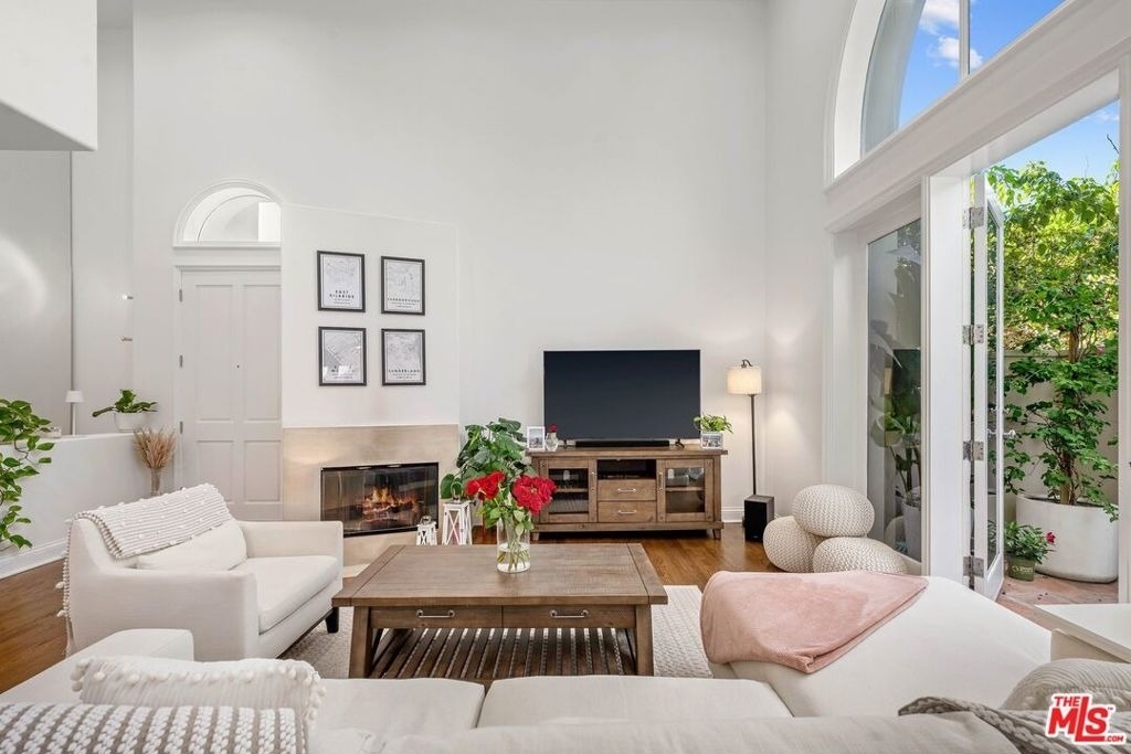 718 Lincoln Boulevard - Photo 3