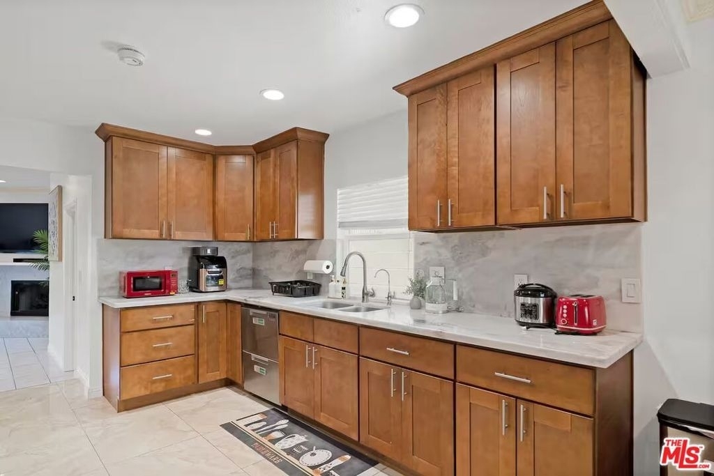 15213 Daphne Avenue - Photo 5