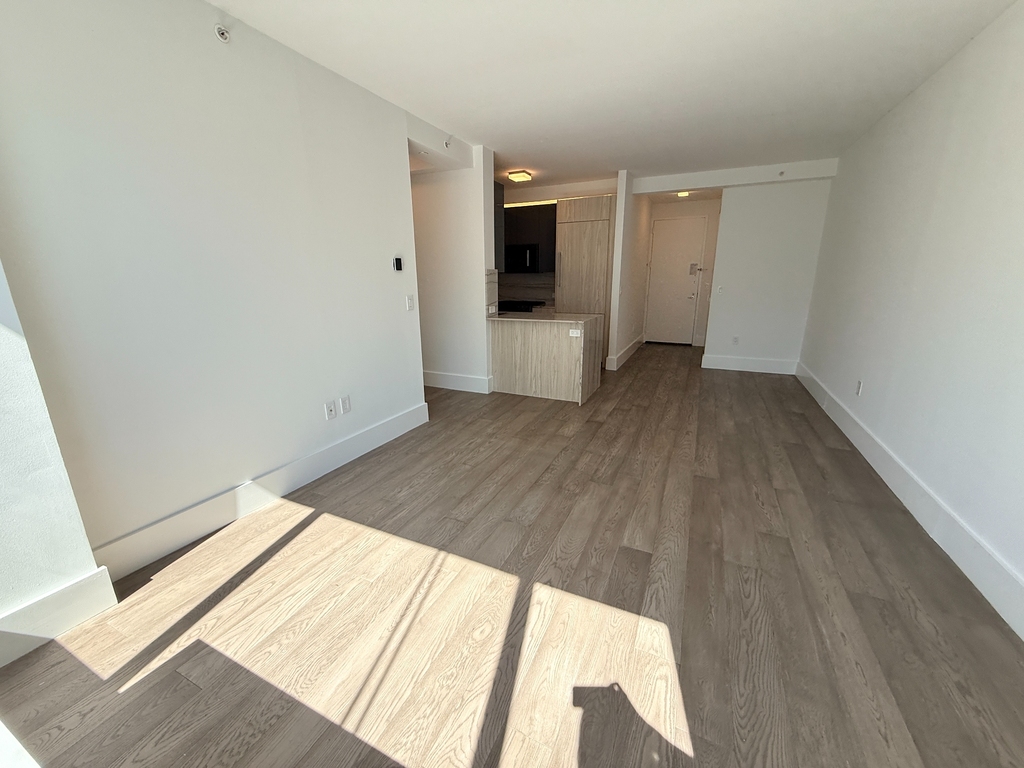 West 47th Street - Photo 11