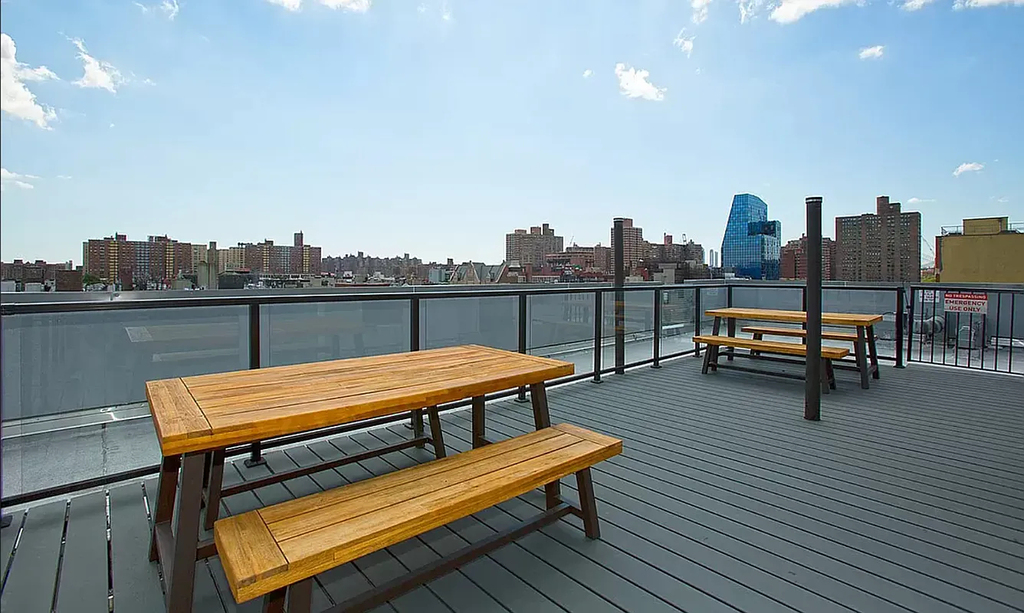 152 Ludlow Street - Photo 2