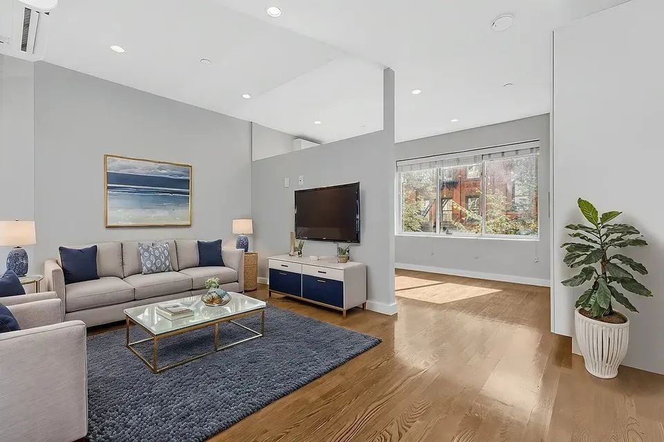 99 Suffolk Street - Photo 0