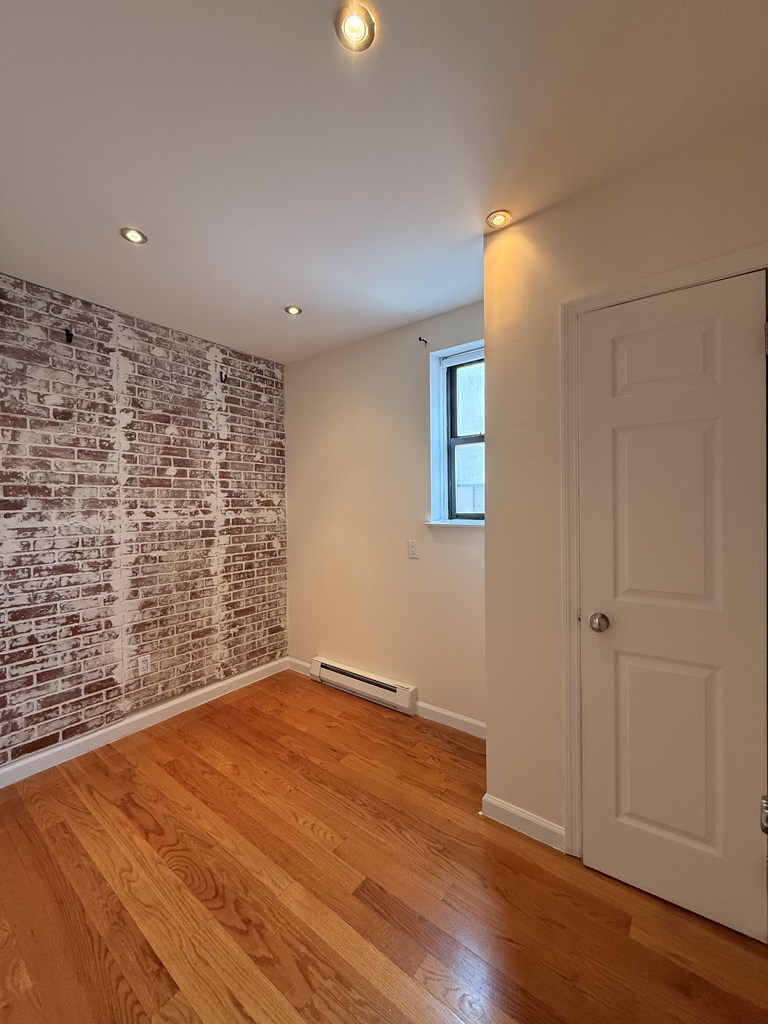 350 Manhattan Avenue - Photo 4