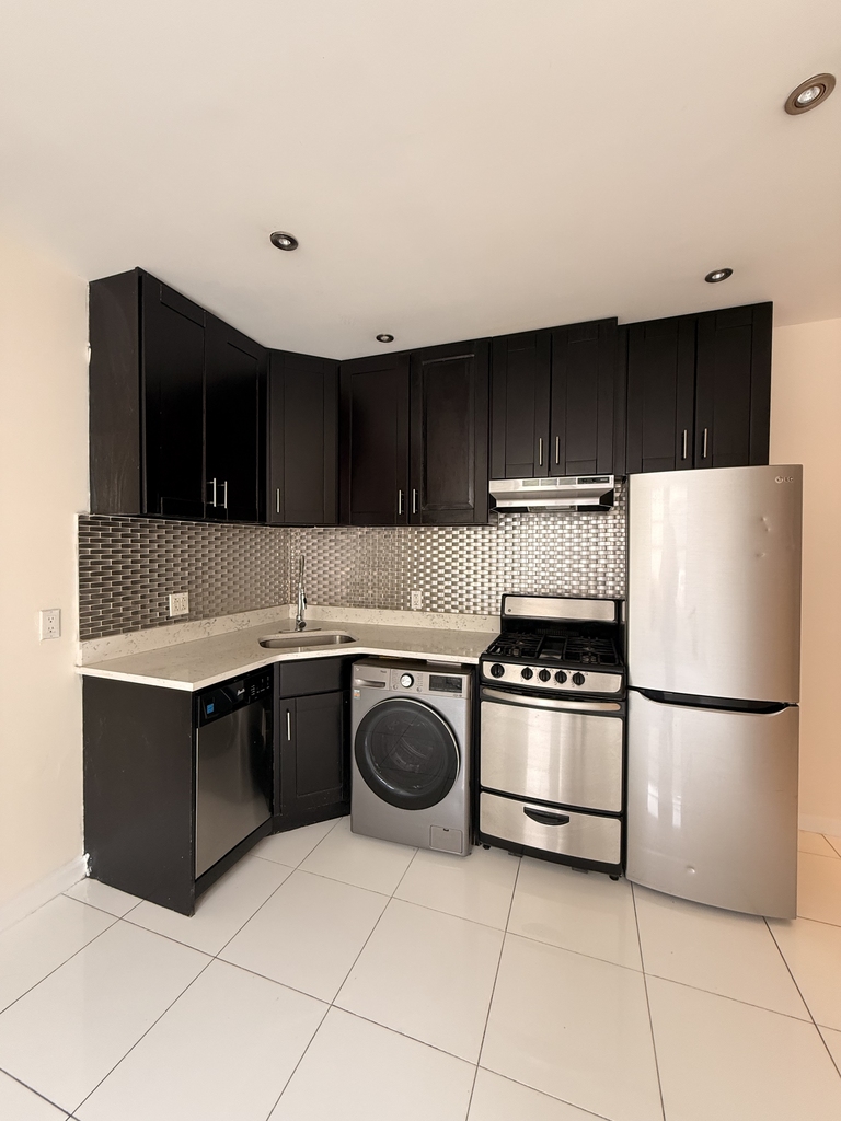 350 Manhattan Avenue - Photo 1
