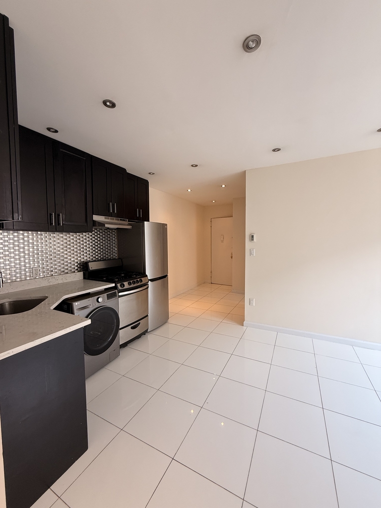 350 Manhattan Avenue - Photo 7