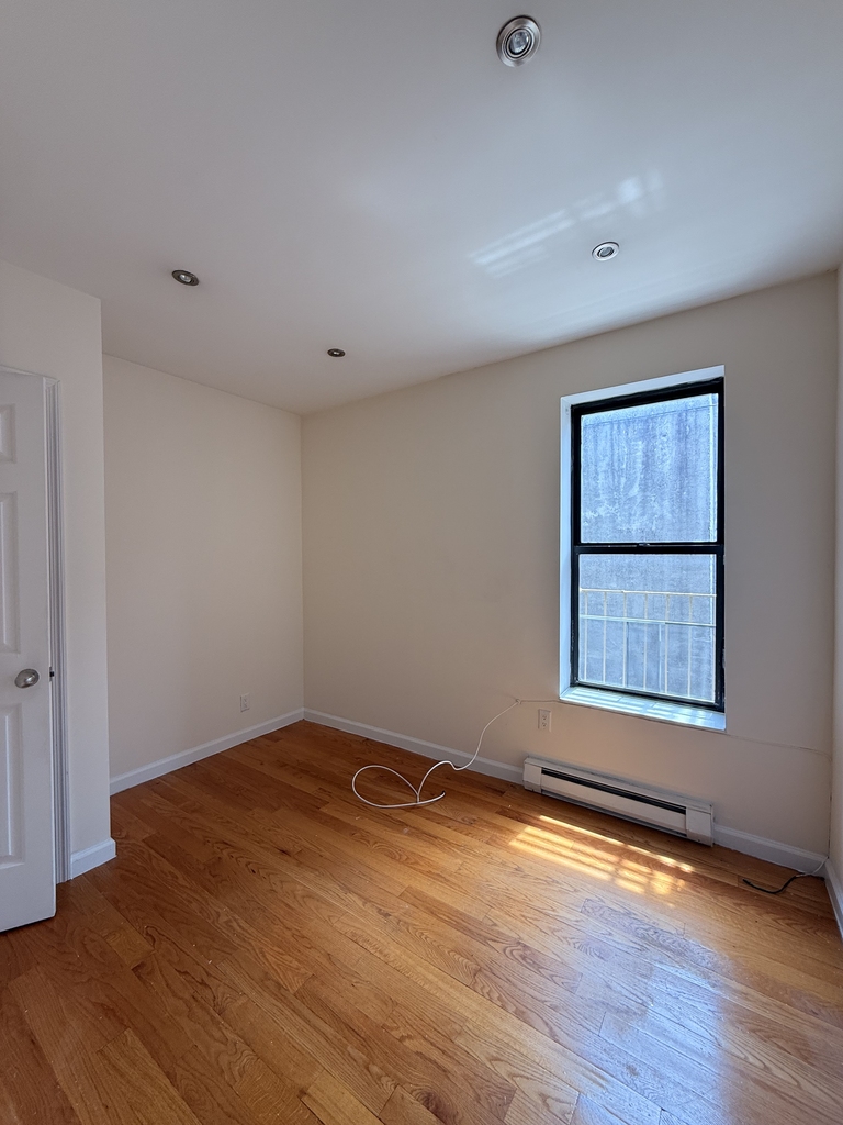 350 Manhattan Avenue - Photo 6