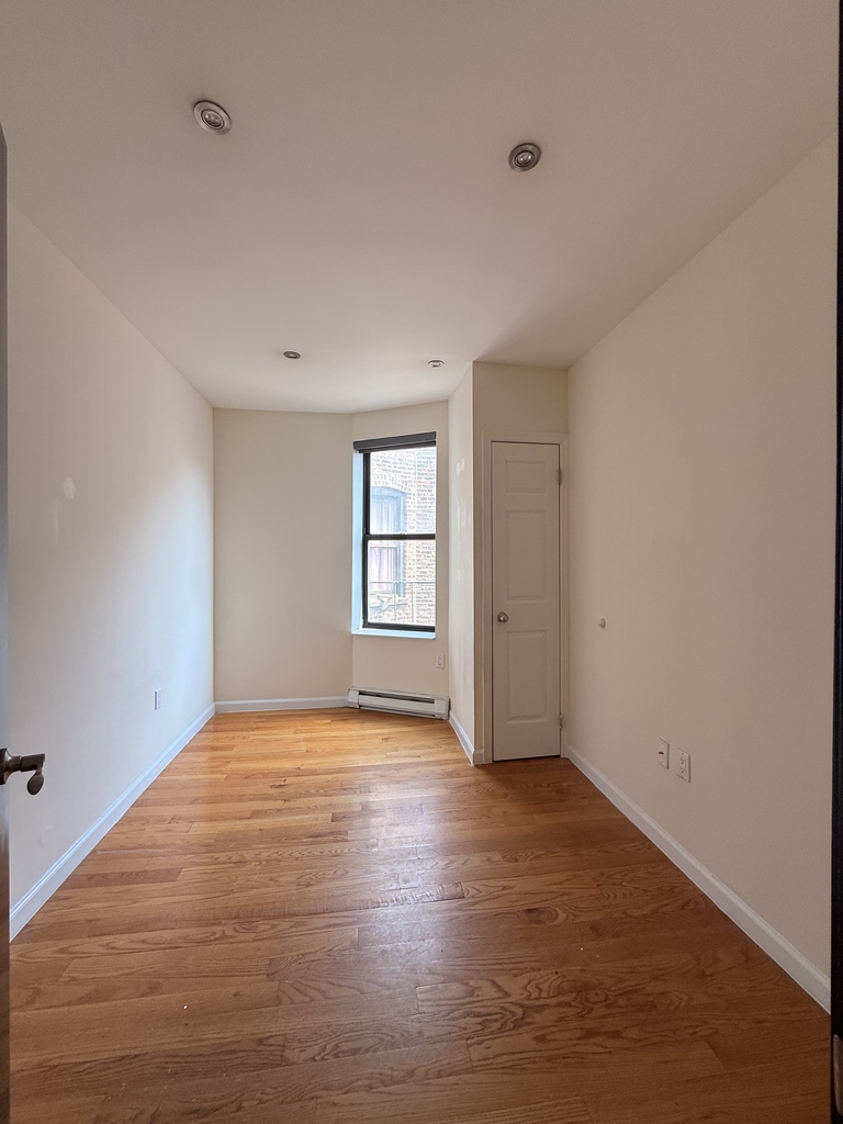 350 Manhattan Avenue - Photo 2