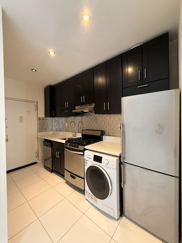 350 Manhattan Avenue - Photo 6