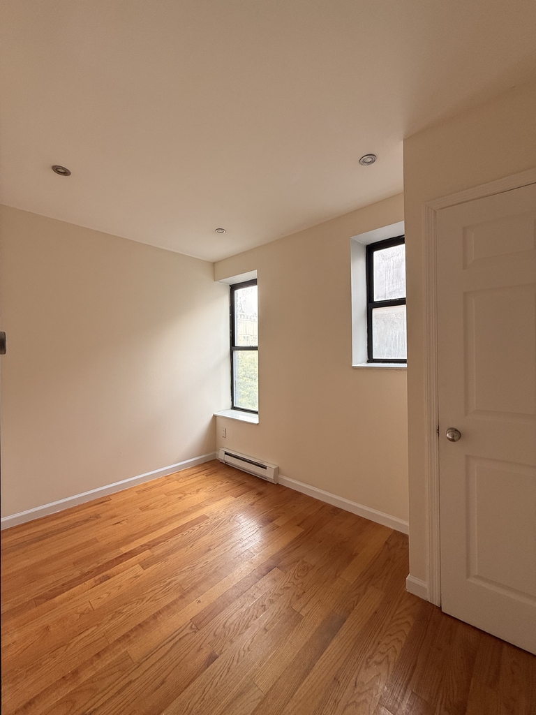 350 Manhattan Avenue - Photo 4