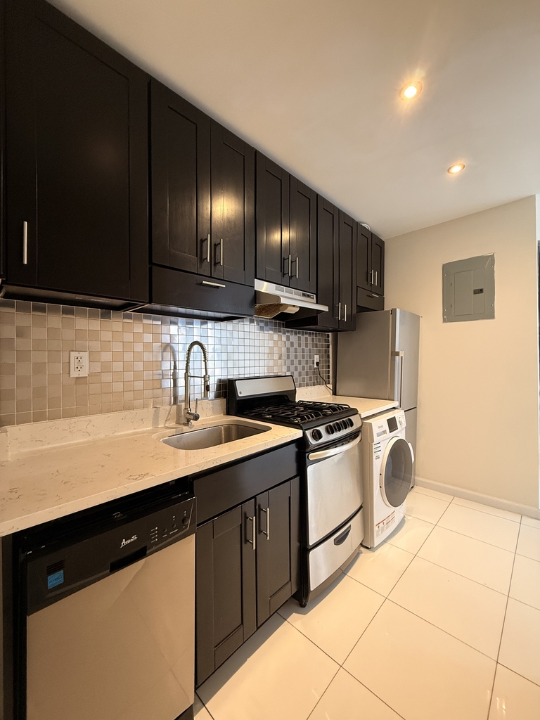 350 Manhattan Avenue - Photo 1