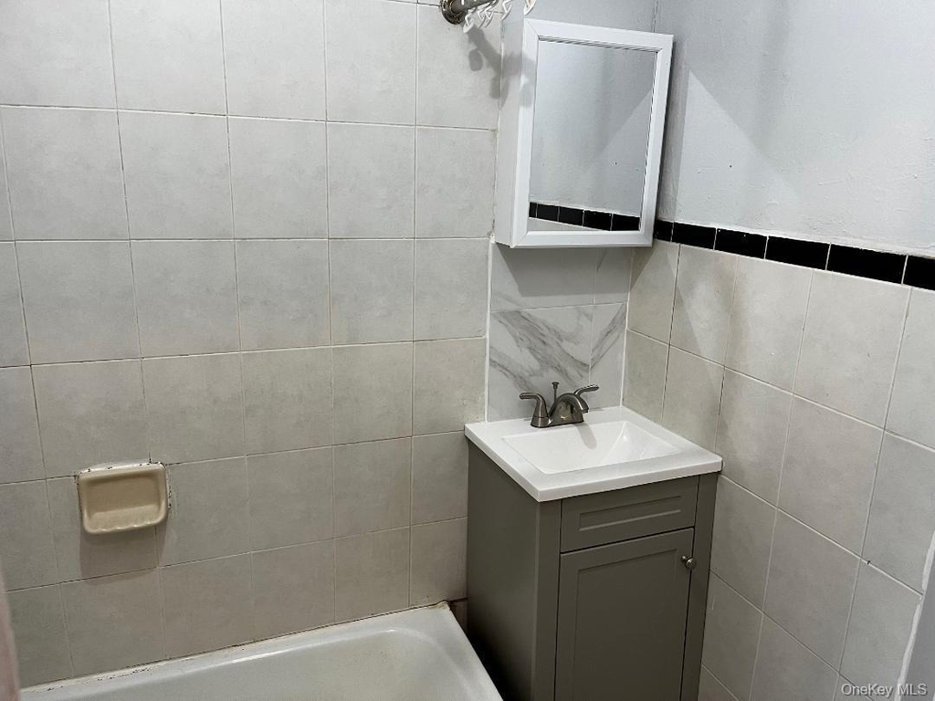 8810 170th Street - Photo 3