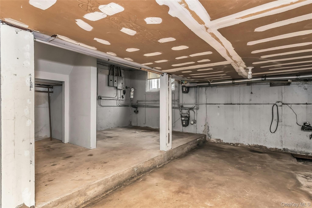 69-23 Little Neck Parkway - Photo 20