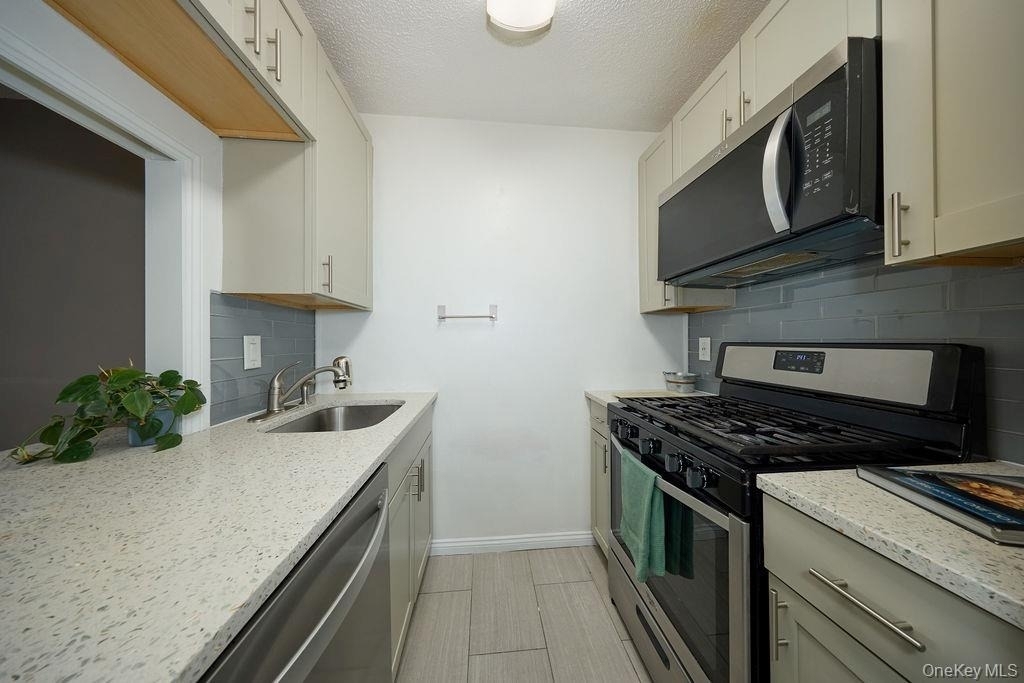 2 Consulate Drive - Photo 6