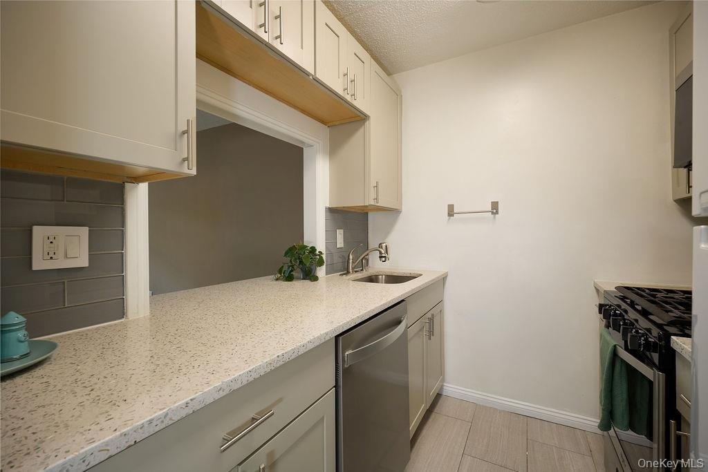 2 Consulate Drive - Photo 5