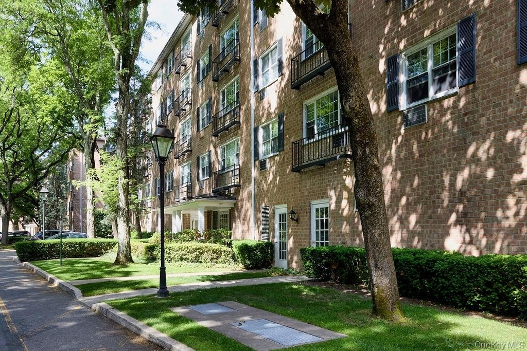 2 Consulate Drive - Photo 2