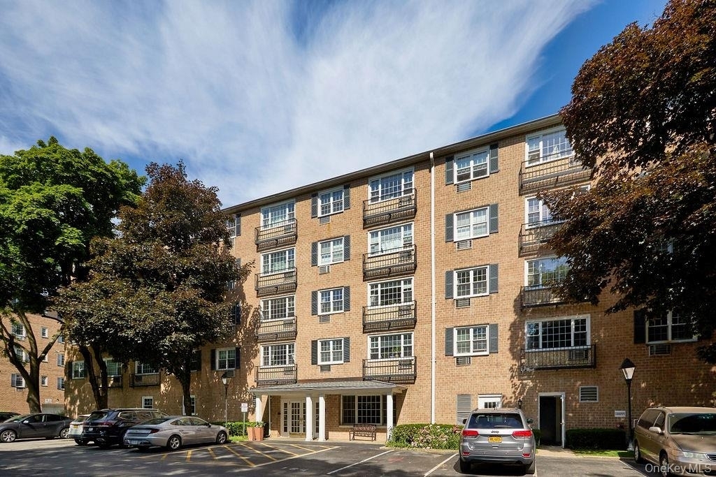 2 Consulate Drive - Photo 1