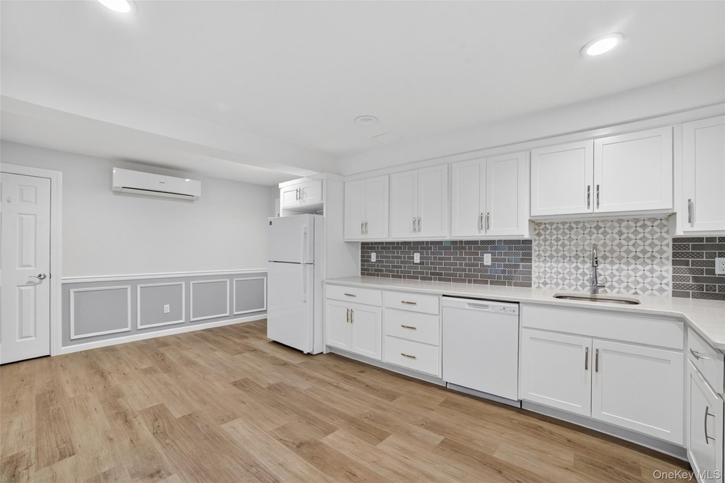 28 Lakeview Drive - Photo 0
