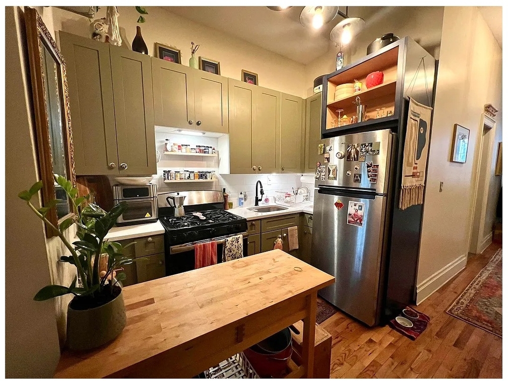 726 Willoughby Avenue - Photo 2