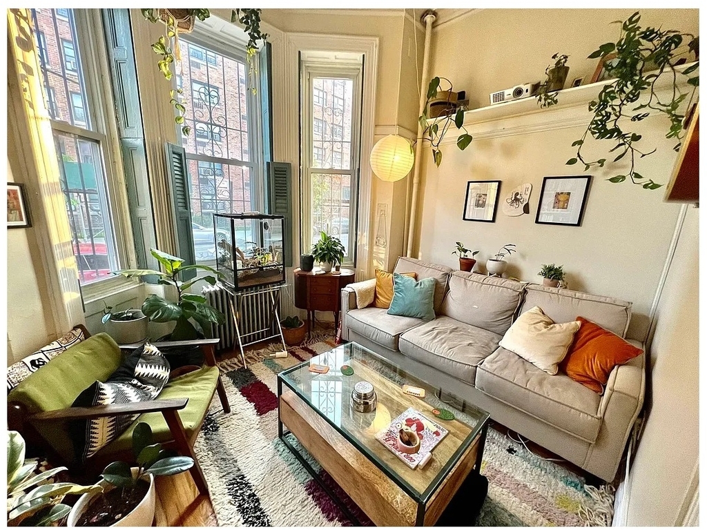 726 Willoughby Avenue - Photo 1