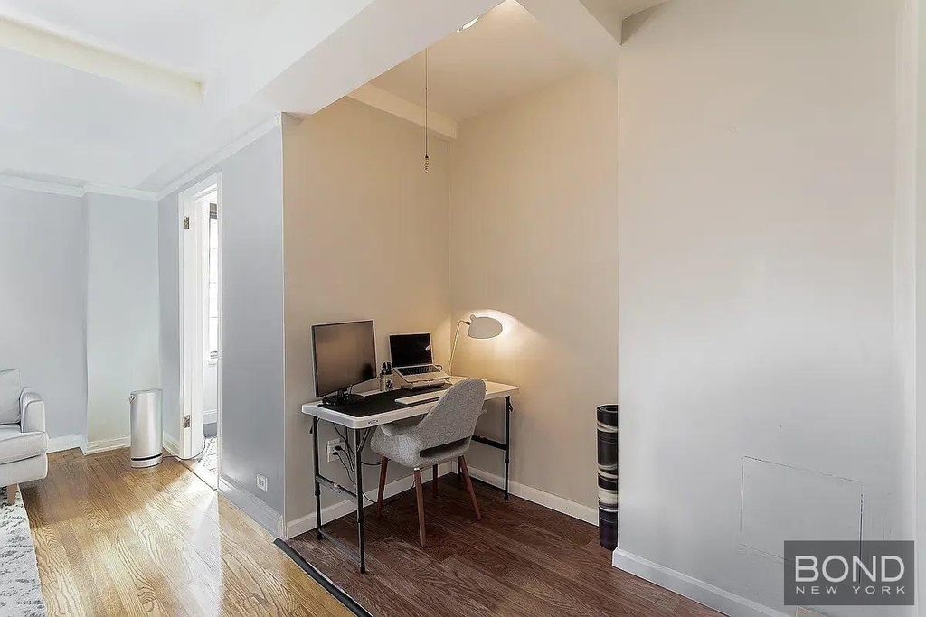 201 W 16th Street - Photo 2