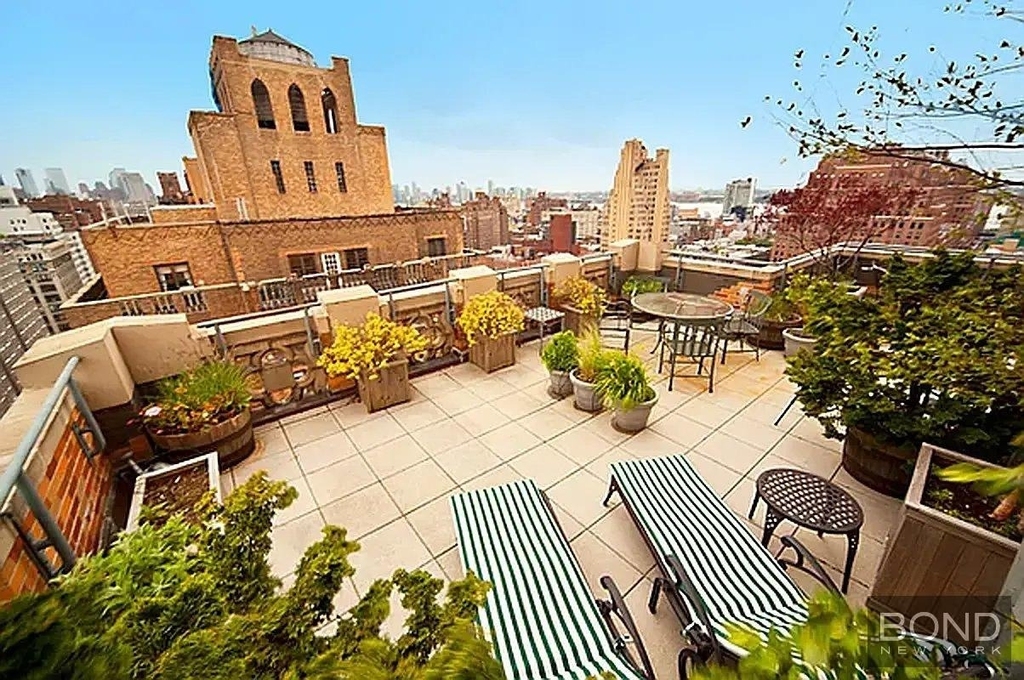 201 W 16th Street - Photo 8