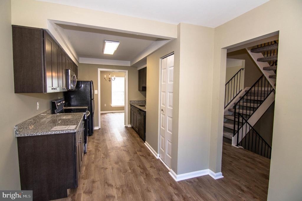5404 Helm Court - Photo 2