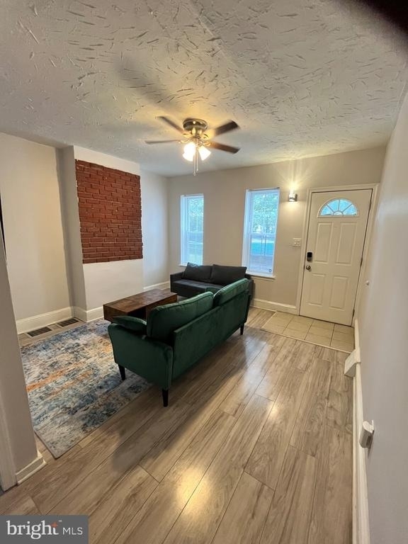 2048 N Darien Street - Photo 10
