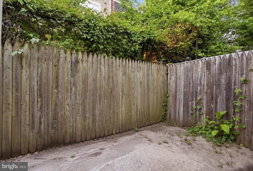 231 E Phil Ellena Street - Photo 5