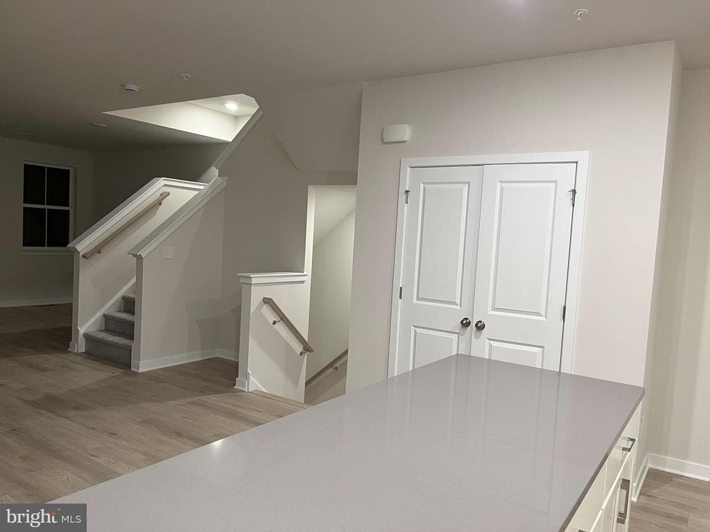114 Continental Way - Photo 8