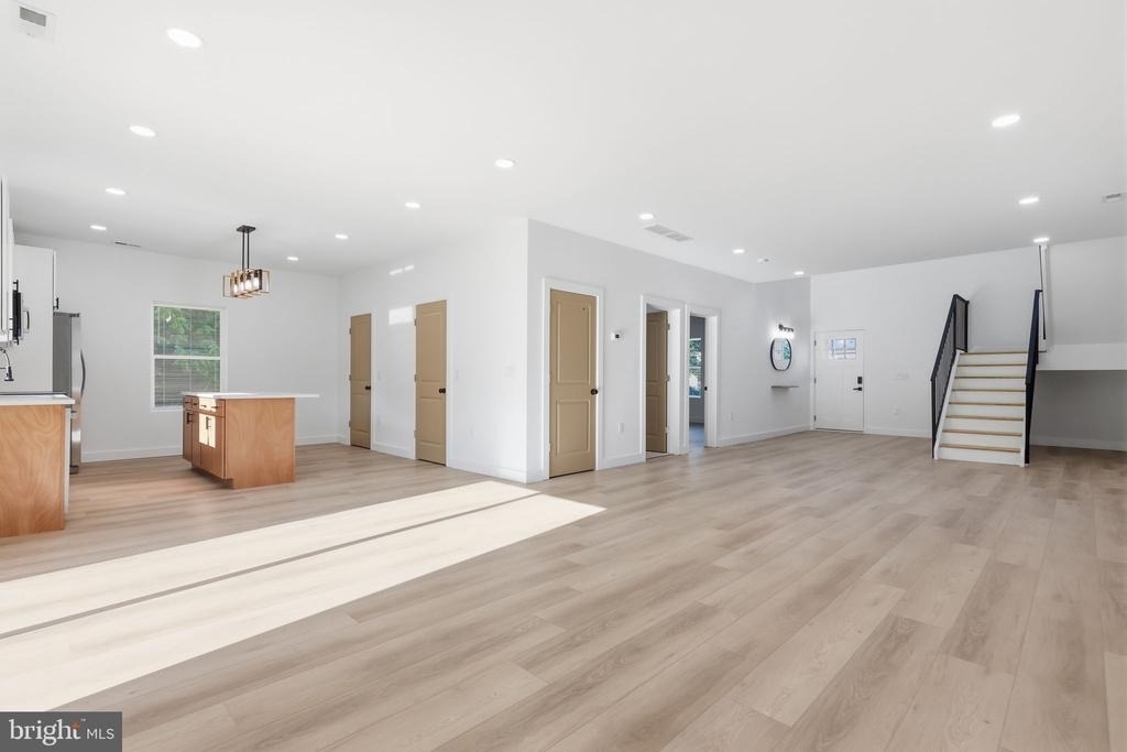 315 Westminster Avenue - Photo 7