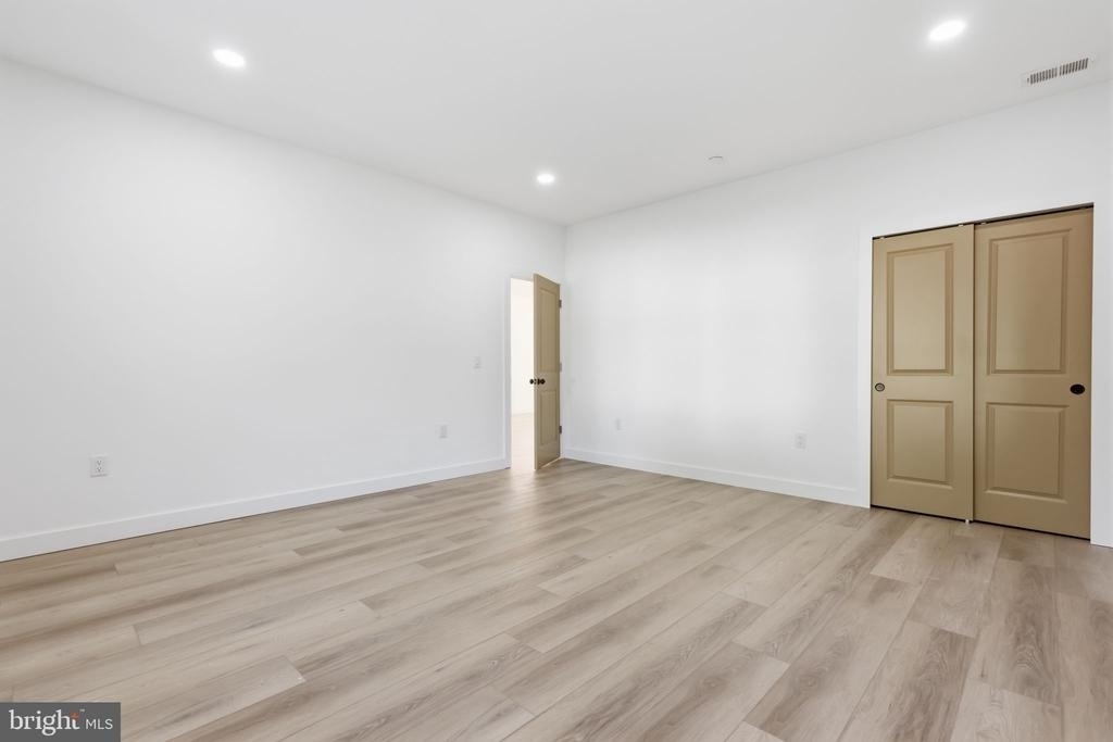 315 Westminster Avenue - Photo 20