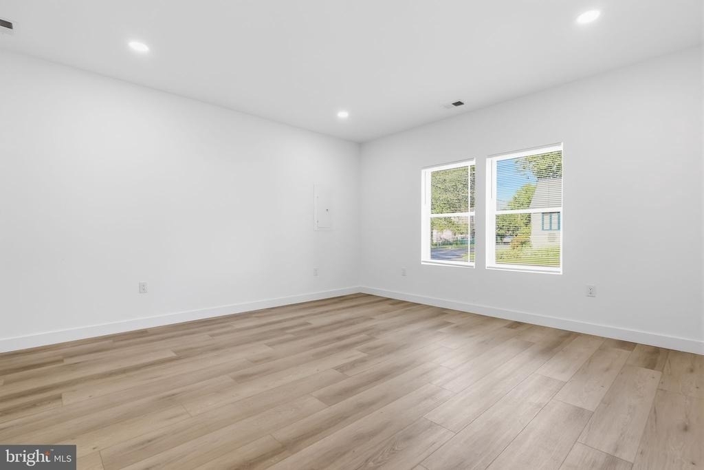 315 Westminster Avenue - Photo 19
