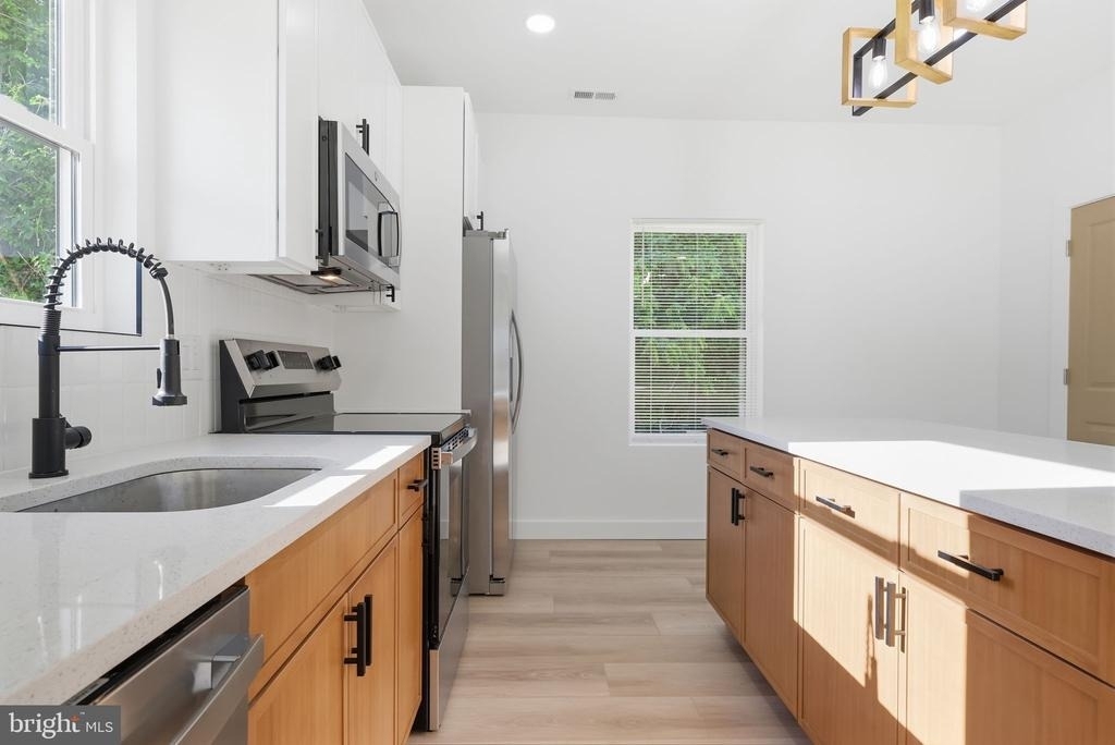 315 Westminster Avenue - Photo 15