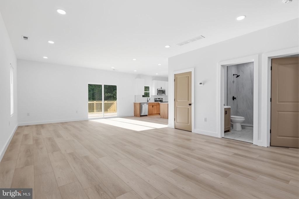 315 Westminster Avenue - Photo 10