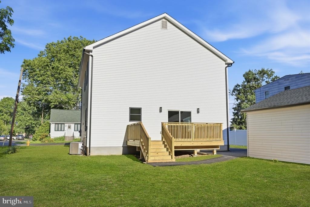 315 Westminster Avenue - Photo 42
