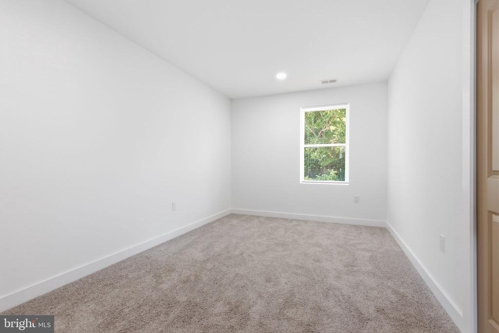 315 Westminster Avenue - Photo 22