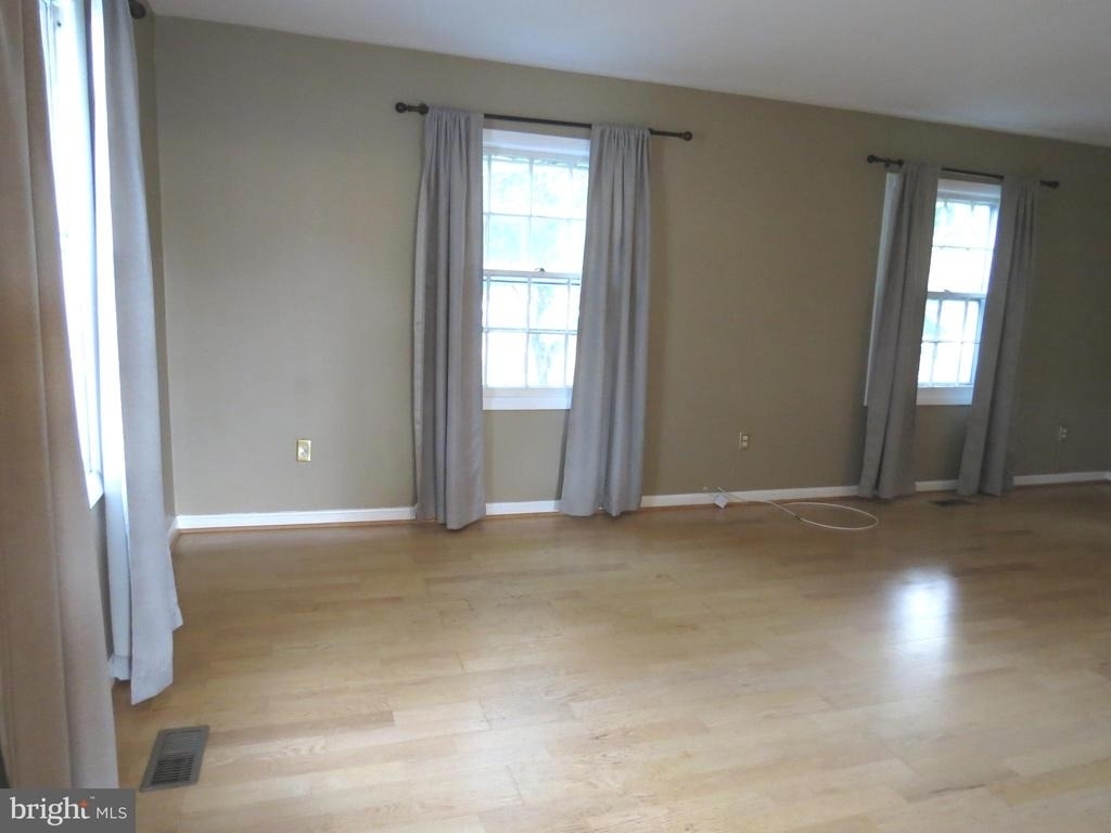 15310 Annapolis Road - Photo 2