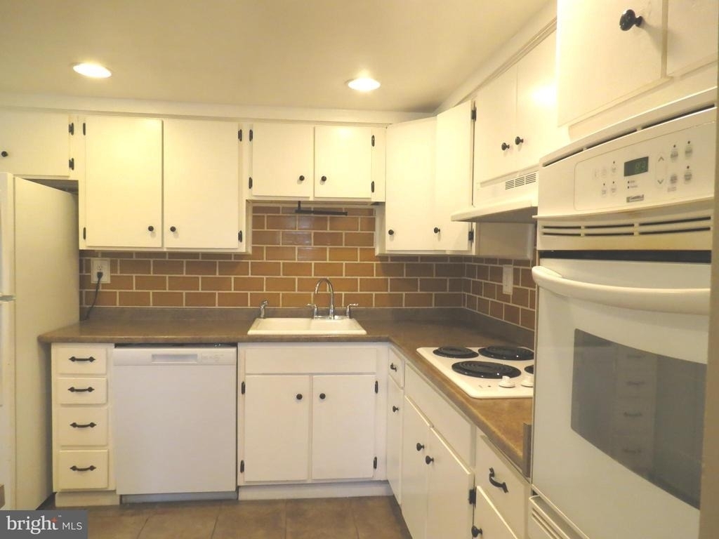 15310 Annapolis Road - Photo 5