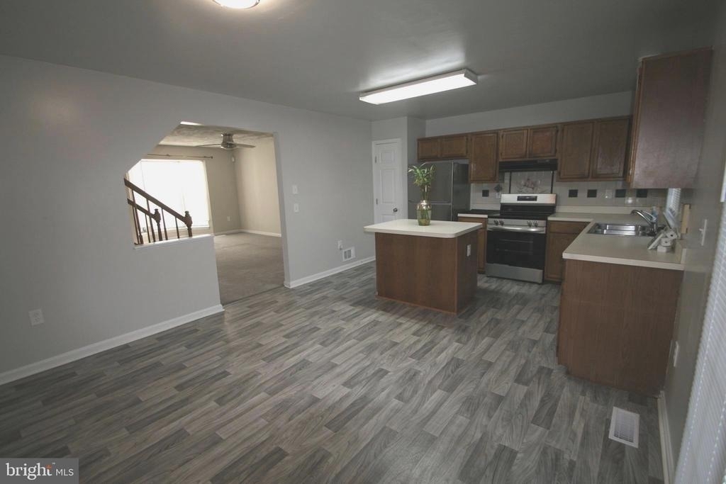 11203 Barnswallow Place - Photo 2