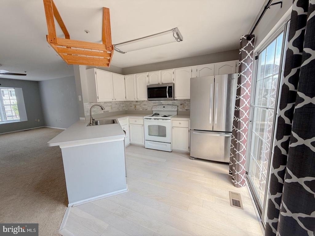 9424 Sea Breeze Court - Photo 7
