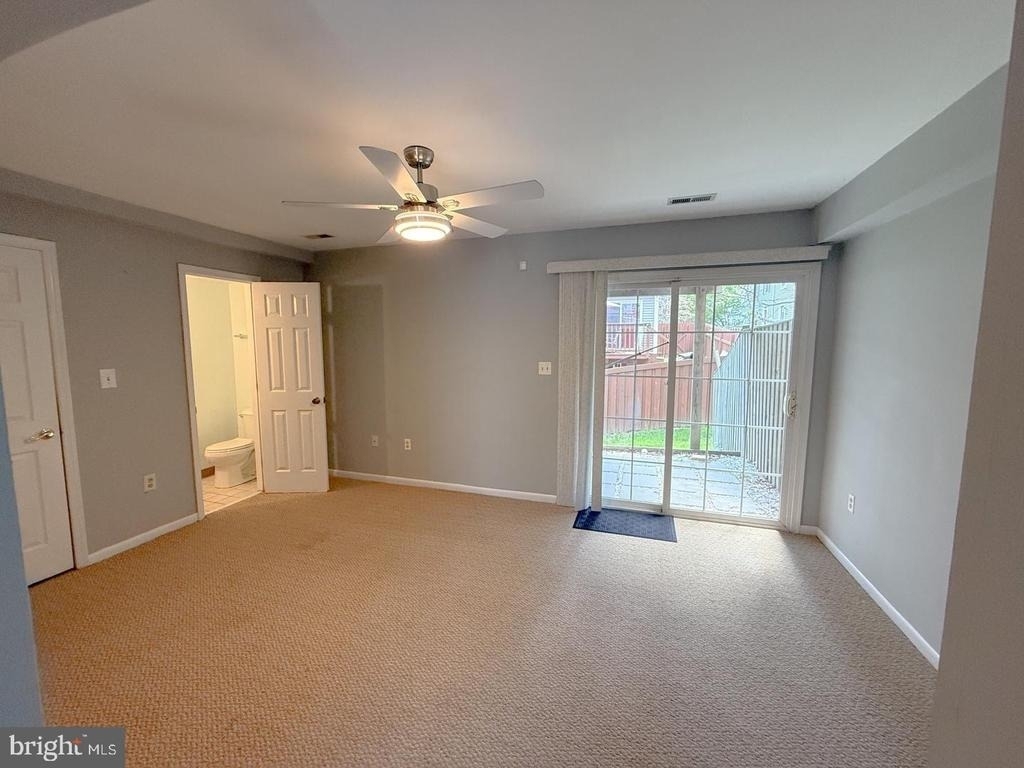 9424 Sea Breeze Court - Photo 3