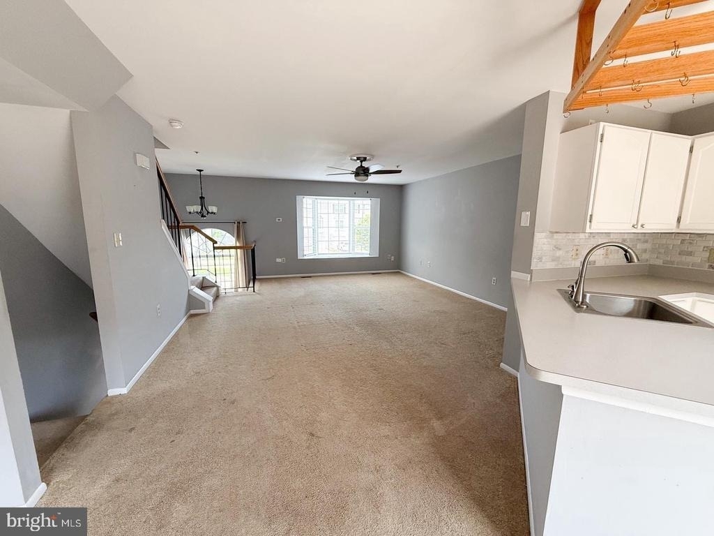 9424 Sea Breeze Court - Photo 8