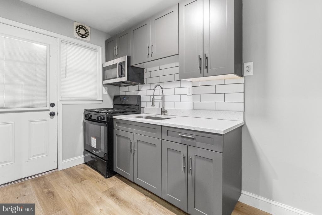 2203 Redthorn Road - Photo 7