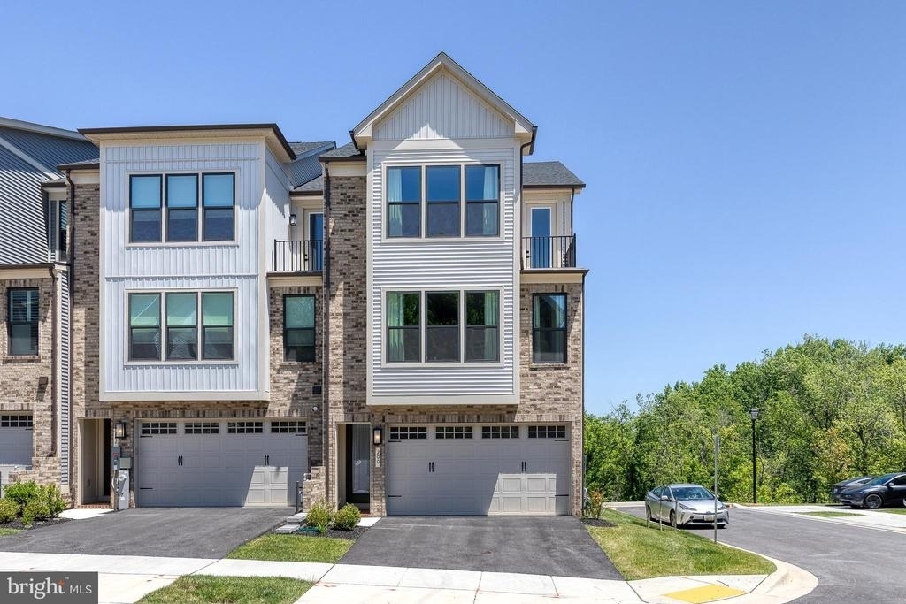 200 Hickory Hollow Court - Photo 1