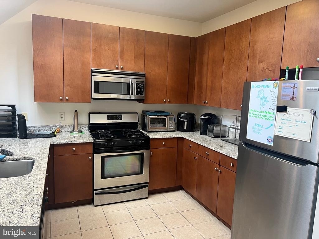 3201 Saint Paul Street - Photo 4
